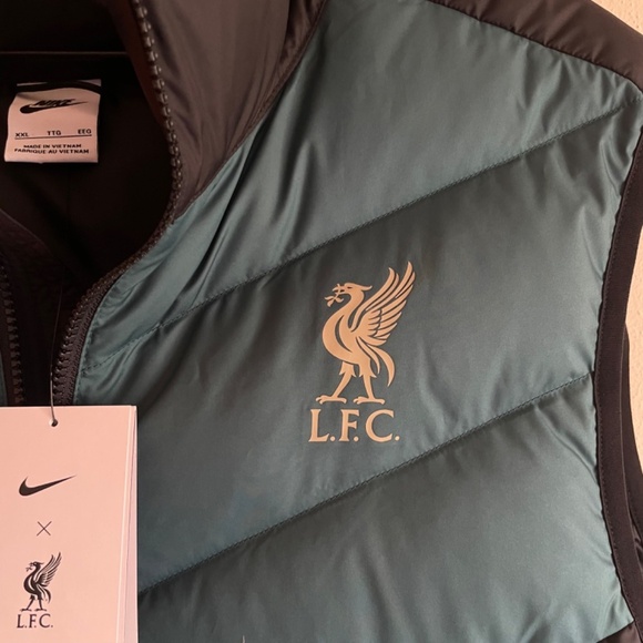 Nike Liverpool FC Windrunner Men’s Down-Fill Vest - Picture 6 of 12